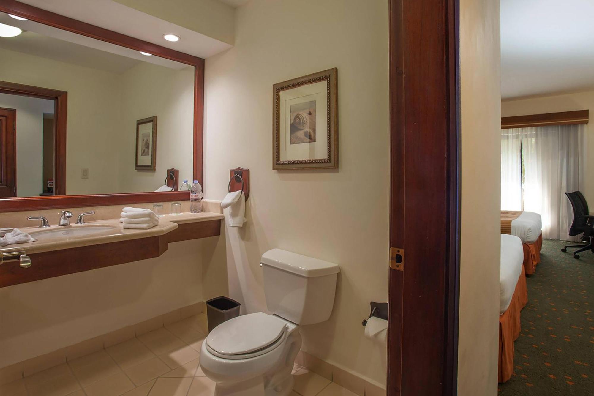 Hotel Courtyard By Marriott Santo Domingo Exterior foto